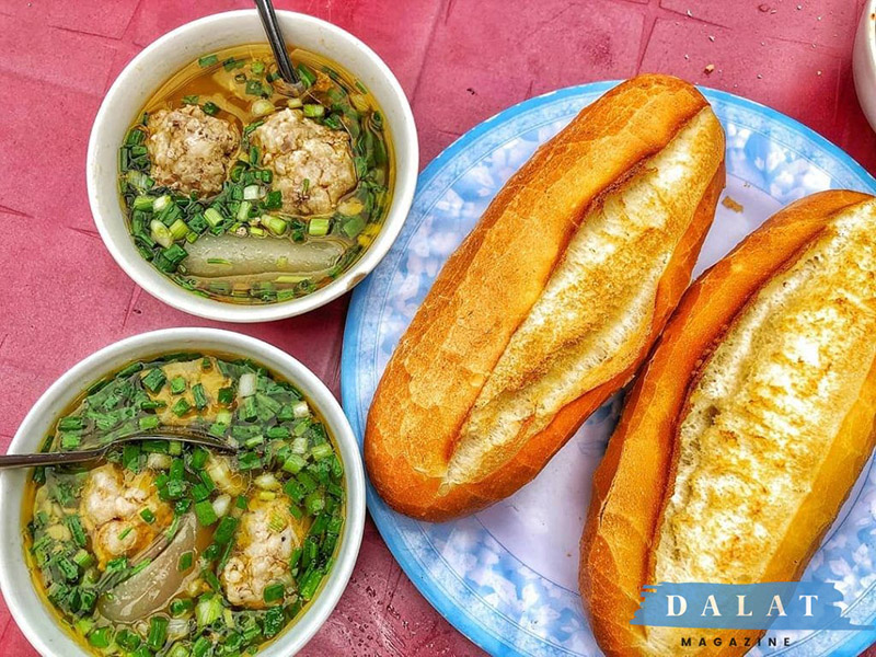 Bánh mì xíu mại Hoàng Diệu - Quán ăn vặt ngon nổi tiếng ở Đà Lạt