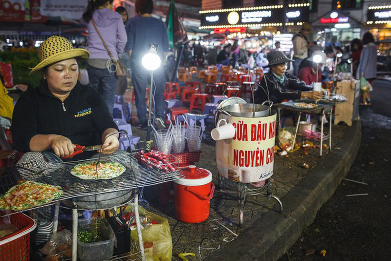 Dạo chơi chợ đêm Đà Lạt và thưởng thức ẩm thực đường phố nơi đây